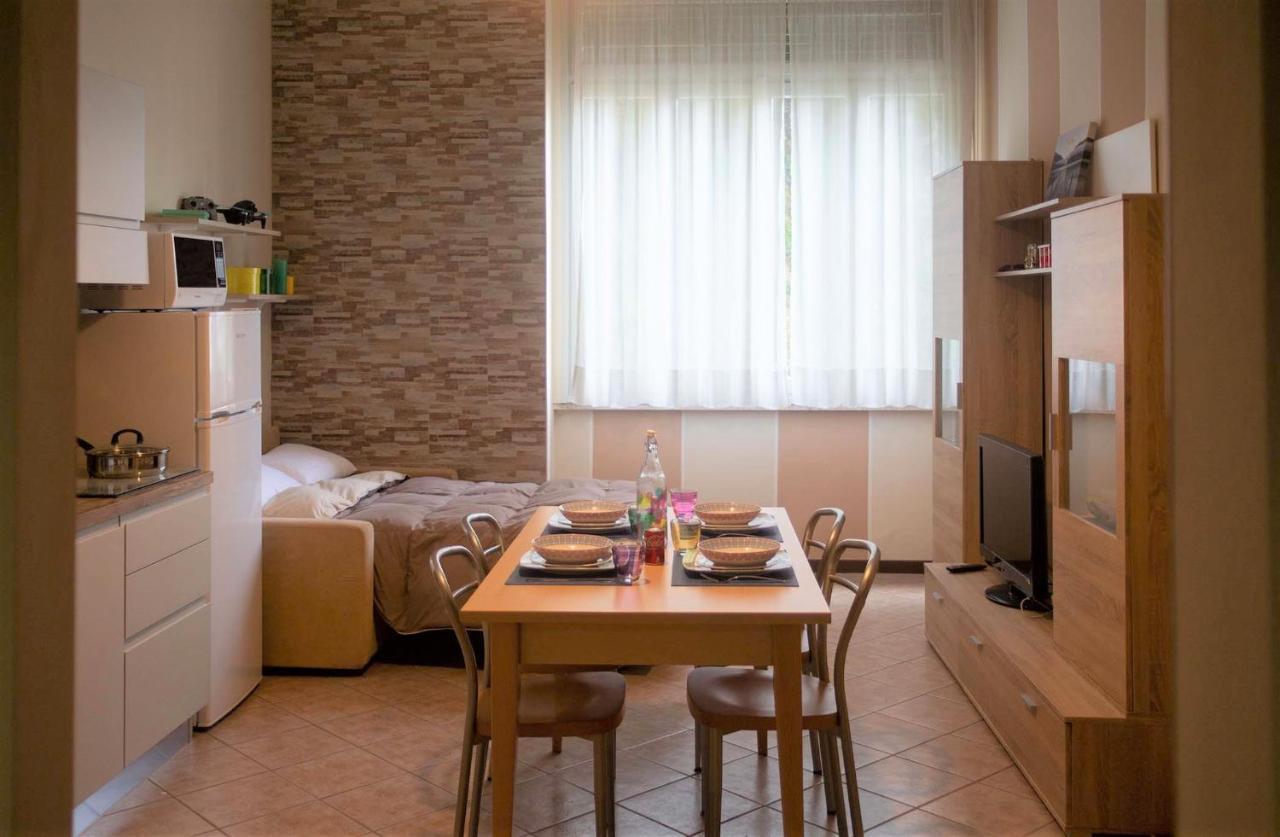 Appartamento Timeless Con Piscina E Tennis Valbrona Bagian luar foto