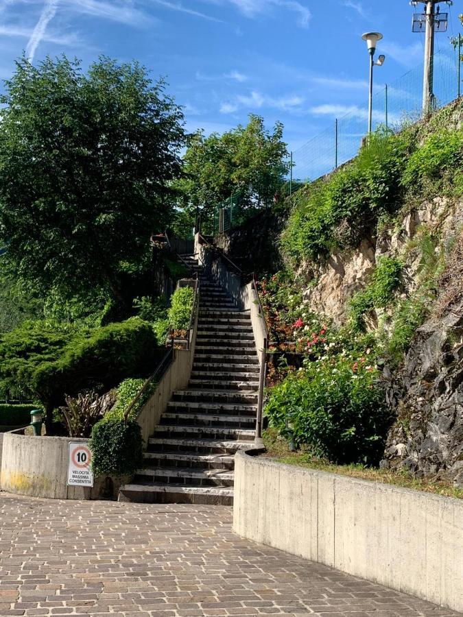 Appartamento Timeless Con Piscina E Tennis Valbrona Bagian luar foto
