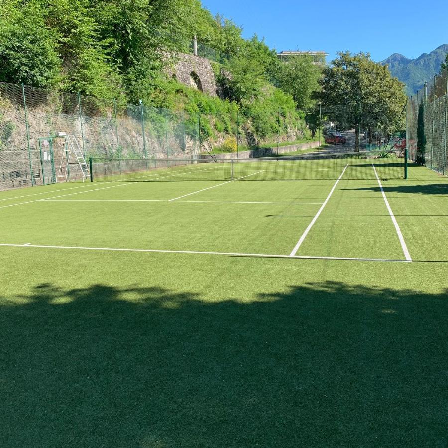 Appartamento Timeless Con Piscina E Tennis Valbrona Bagian luar foto