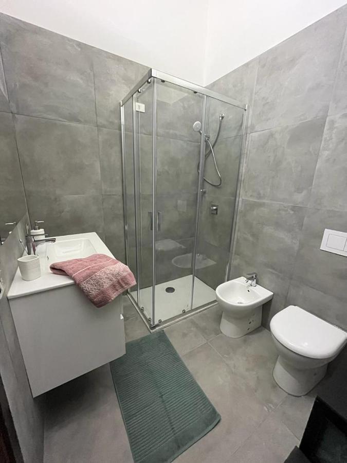 Appartamento Timeless Con Piscina E Tennis Valbrona Bagian luar foto