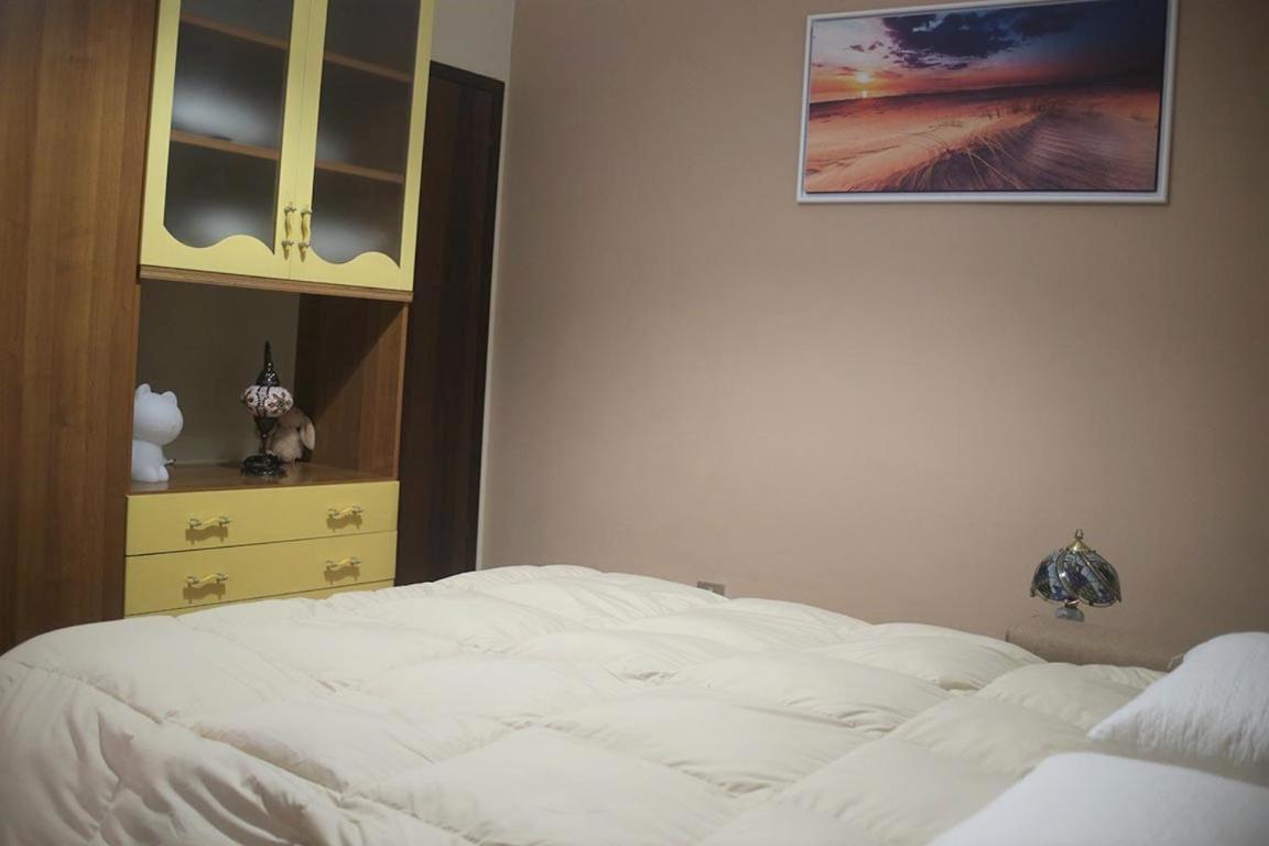 Appartamento Timeless Con Piscina E Tennis Valbrona Bagian luar foto